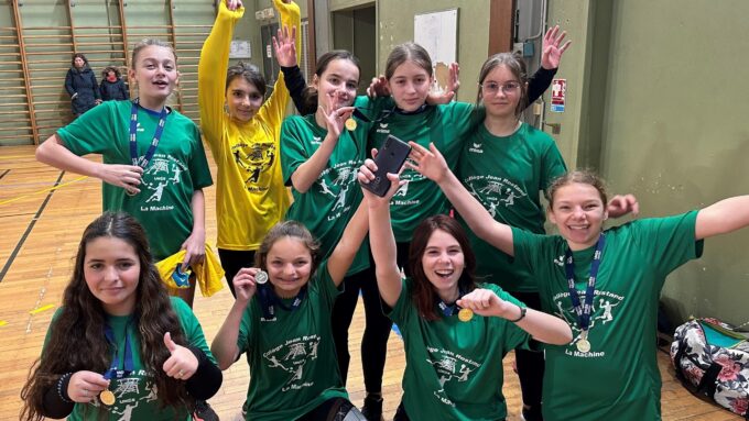 Les benjamines du collège championnes départementales de Futsal !